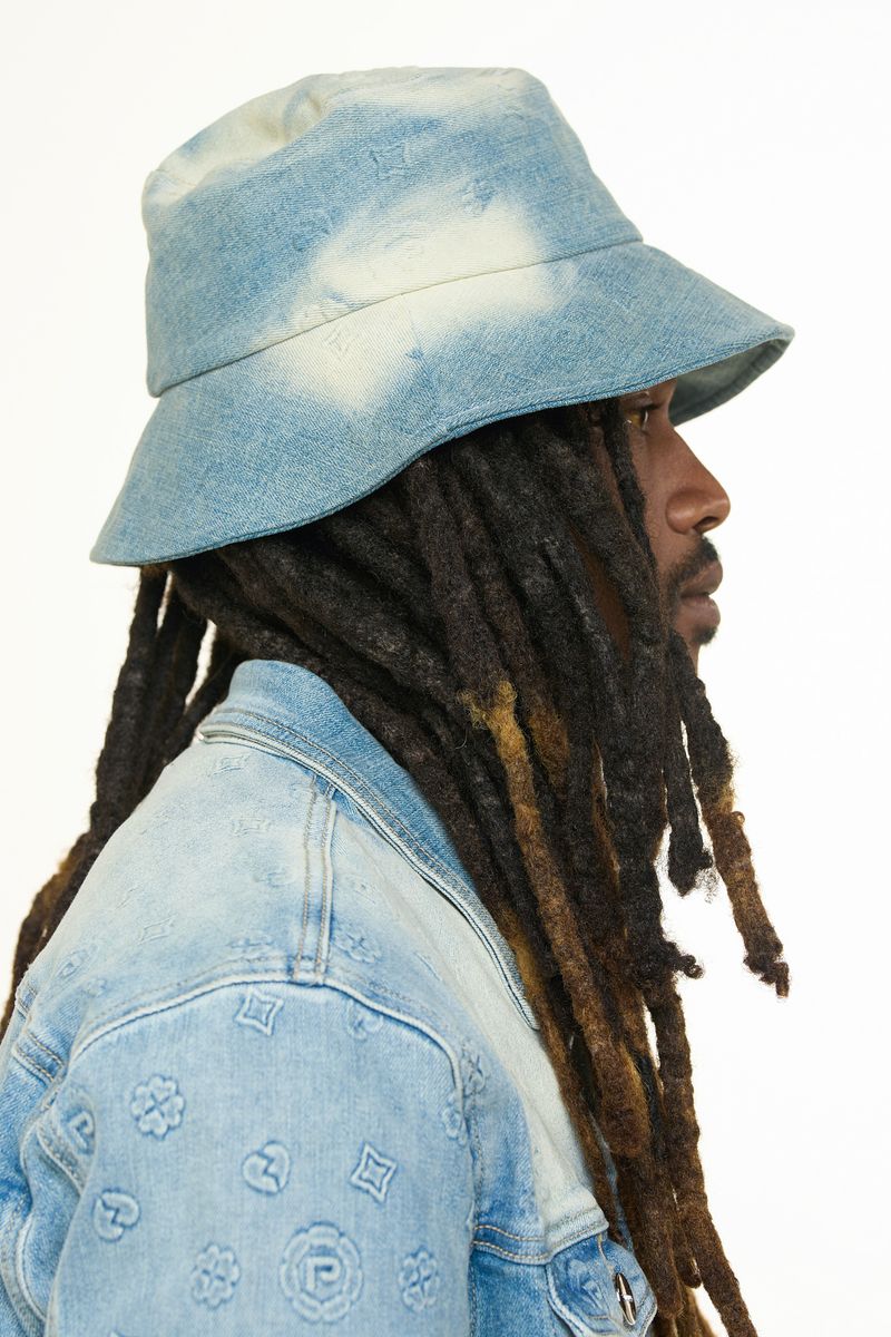 "NEW EMOTIONS" EMBOSSED BUCKET HAT (LIGHT BLUE STONE WASH)